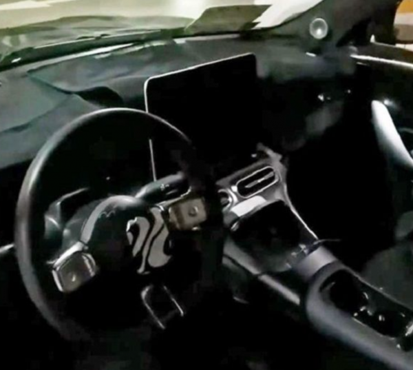 吉利賓士聯姻定名智馬達！首款量產精靈1號路試諜照流出