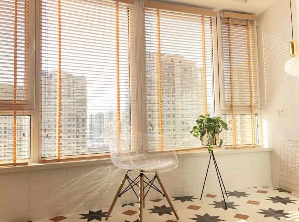 若再裝就把布簾撤了吧，弄這樣顏值大大提升，隔音、隱私效果都好