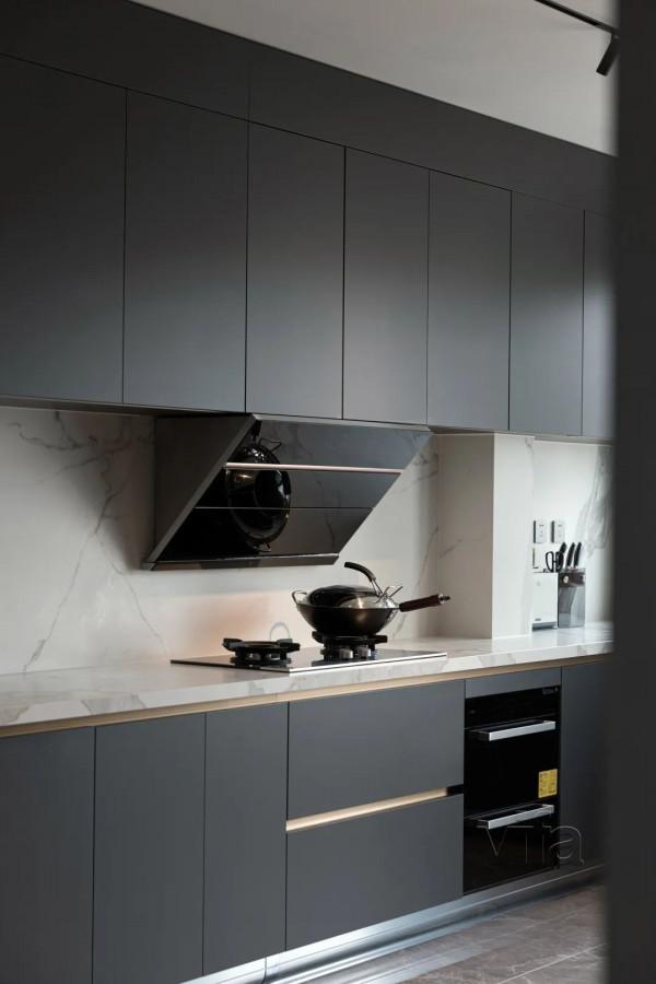 以沉靜之形 構築有趣真我 以沉靜之形 構築有趣真我