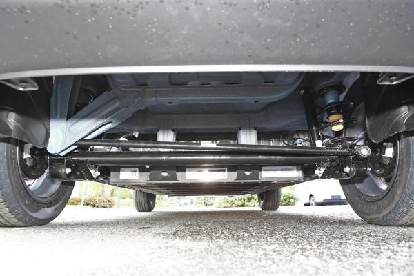 低價SUV，門檻5.99萬、最大續航401km，哪吒V適合家庭代步嗎？