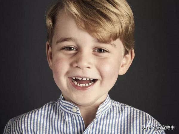 梅根穿白色連體褲霸氣亮相,哈里王子就像是她的小跟班 梅根穿白色連體褲霸氣亮相,哈里王子就像是她的小跟班