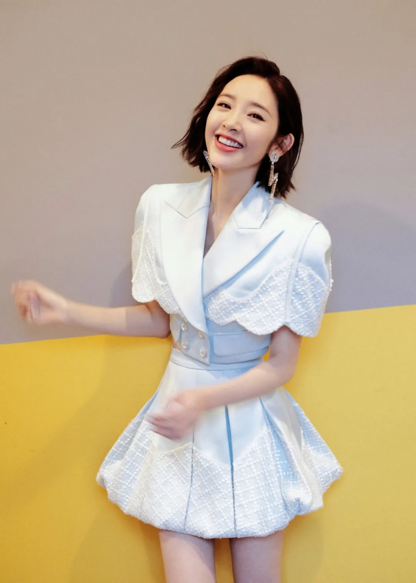 婚姻&OpenCurlyDoubleQuote;人間清醒&rdquo;唐藝昕，還是當下的時髦髮型範本