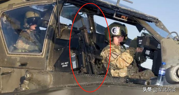 陸航藍再見,直-10飛行員換裝新飛行服,但自衛火力仍是5.8mm手槍 陸航藍再見,直-10飛行員換裝新飛行服,但自衛火力仍是5.8mm手槍