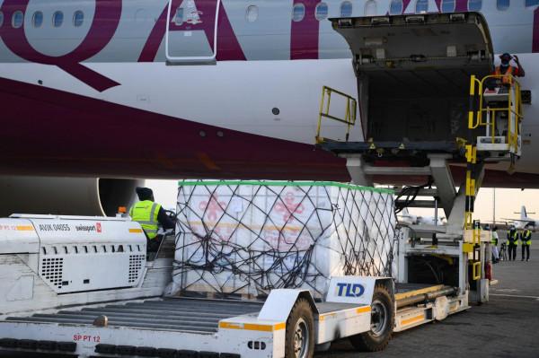 中國援助的新冠疫苗運抵肯亞