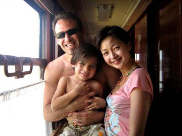 兩拒天王嫁老外,巔峰時因病隱退,變身白衣護士的李綺紅近況如何 兩拒天王嫁老外,巔峰時因病隱退,變身白衣護士的李綺紅近況如何