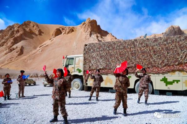 12天,2000公里,高原女兵帶去歡樂與溫暖 12天,2000公里,高原女兵帶去歡樂與溫暖