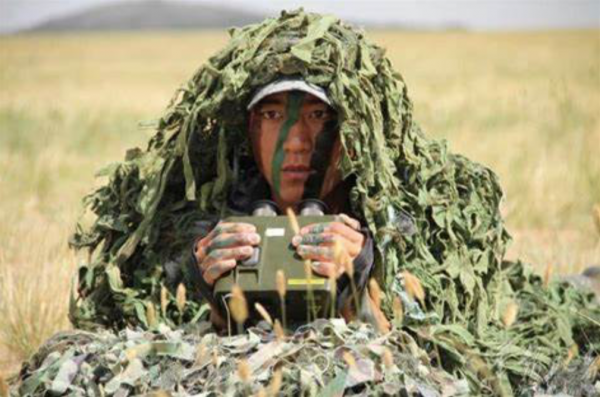 拿手指比就知敵軍位置,2000米內零誤差,偵察兵如何定位座標? 拿手指比就知敵軍位置,2000米內零誤差,偵察兵如何定位座標?