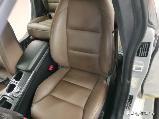 7年車齡的賓士CLA貶值20多萬,白色車身在檢測師眼中逐漸“變黑” 7年車齡的賓士CLA貶值20多萬,白色車身在檢測師眼中逐漸“變黑”