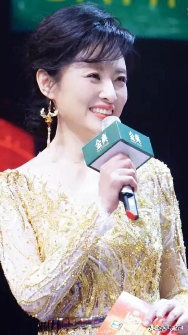 知性優雅的央視前主持人周濤