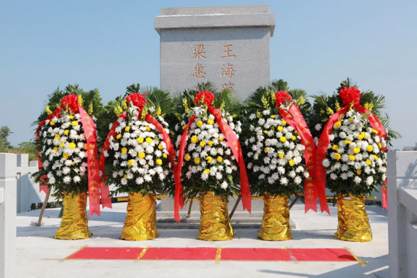 懷孕8個月的她，就義前將手錶送給劊子手：請不要打我的肚子……一年後丈夫也壯烈犧牲