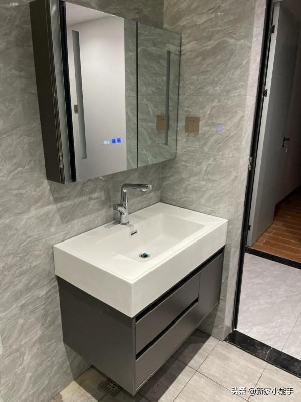 辛苦三個月完工，做開放式廚房非常滿意，無主燈的設計很贊