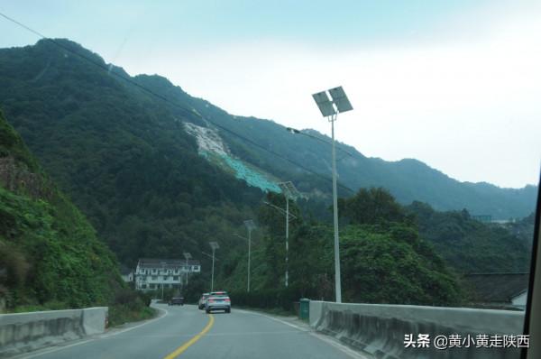 從漢中翻越秦嶺回西安，無意間闖入一個小城，美景和故事相當迷人