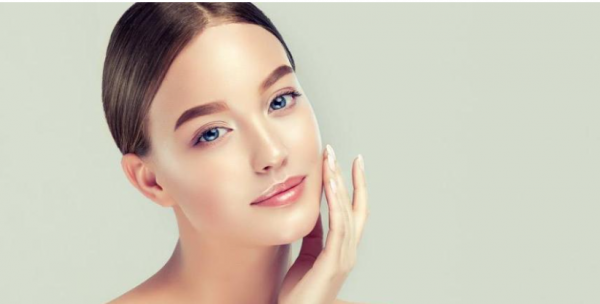 底妝總是卡粉?除了選對粉底以外,再做好這些,才能讓妝容更服帖 底妝總是卡粉?除了選對粉底以外,再做好這些,才能讓妝容更服帖