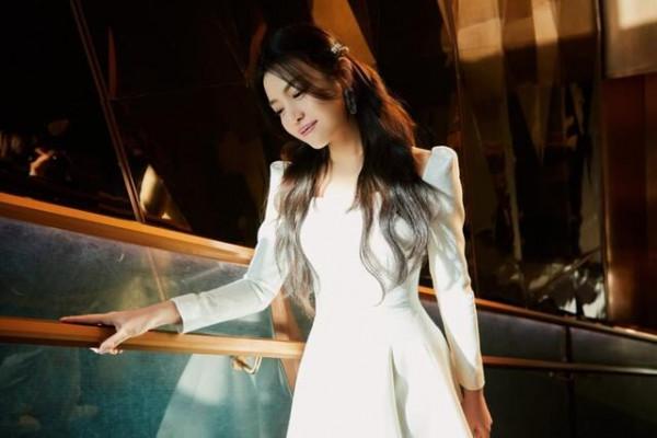 38歲陳妍希真不像當媽的人,穿一字裙打扮似鄰家女,初戀臉真減齡 38歲陳妍希真不像當媽的人,穿一字裙打扮似鄰家女,初戀臉真減齡