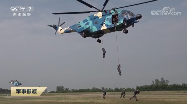 120毫米迫擊炮+四輪山貓全地形車！解放軍空降兵有了迷你卡車炮