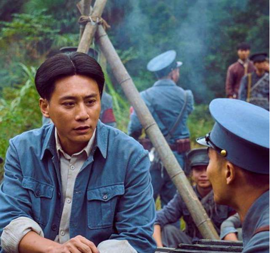 偉人訪蘇回國，見一急報震怒，鄧公迅速部署，最後殲敵116萬