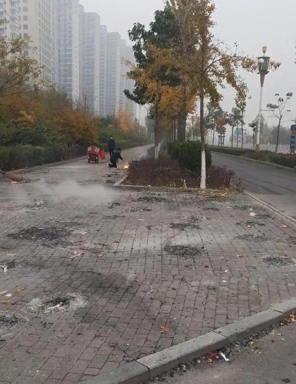 十月初一，寒衣節，今天請假的人較多