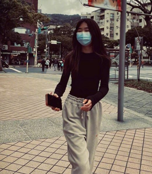 汪峰王菲小瀋陽黃磊女兒未成年打扮早熟，曹格女兒11歲就濃妝豔抹