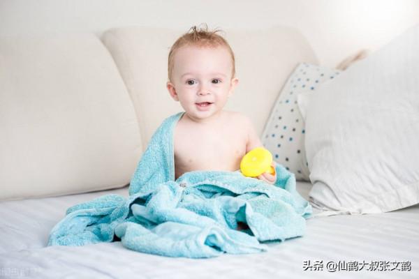 孩子冬季起紅疹子的四個階段