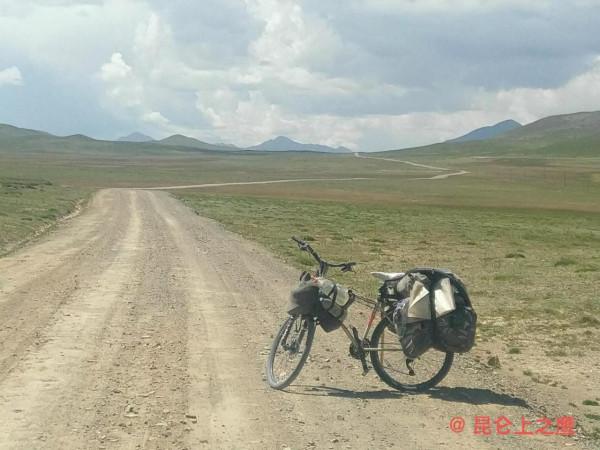 崑崙山的穿越——花石峽、冬給措納湖至香日德