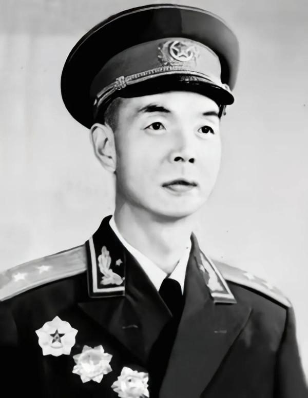 1955年，一野四軍2人授中將軍銜，6人授少將軍銜，1人大校軍銜