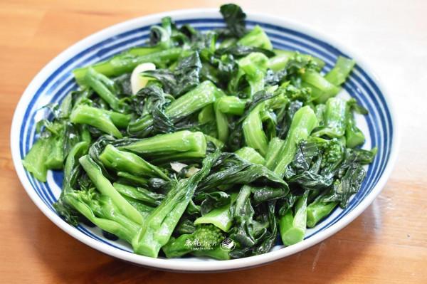 廣東兩口子的晚餐，有葷有素還有湯，吃著舒服，簡單的生活很美好