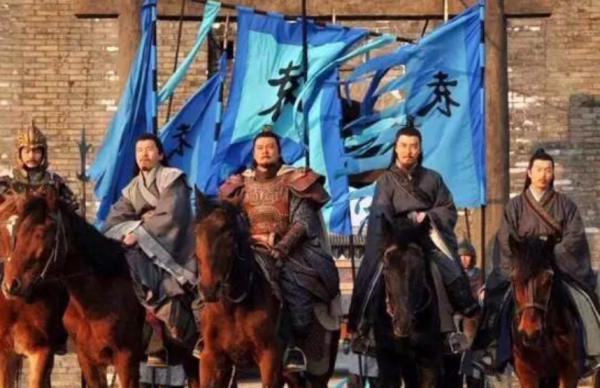 在古代，扛旗兵為何不帶武器還敢衝鋒在前，他們在戰場上有何用？