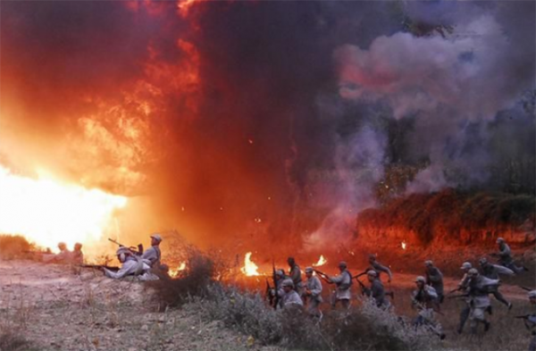 新四軍掉進日軍包圍圈，突然來兩人相救