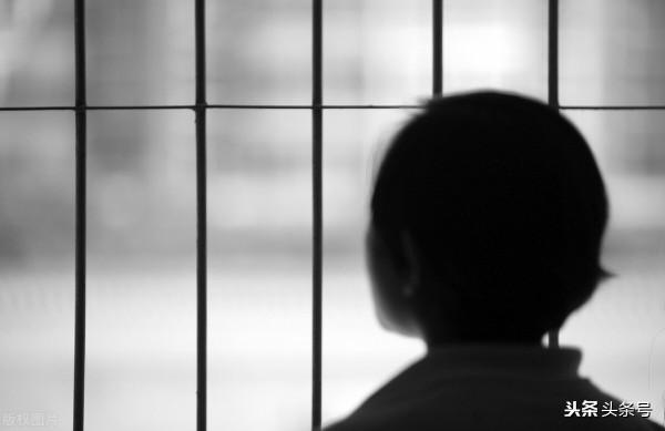 小乞丐碰瓷行駛中的汽車,無意間發現竟然是自己失散三年的兒子 小乞丐碰瓷行駛中的汽車,無意間發現竟然是自己失散三年的兒子