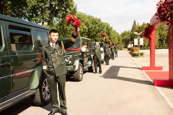 浪漫軍婚:軍車當婚車,嫁人就嫁軍隊好兒郎 浪漫軍婚:軍車當婚車,嫁人就嫁軍隊好兒郎