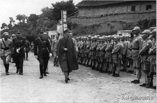 他是唯一和毛主席單獨聯絡的臥底，真名比較低調，化名卻十分出名