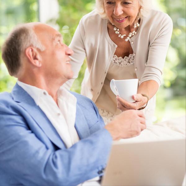 65歲保姆傾訴:照顧98歲僱主25年,臨走時僱主給了我30萬獎金 65歲保姆傾訴:照顧98歲僱主25年,臨走時僱主給了我30萬獎金