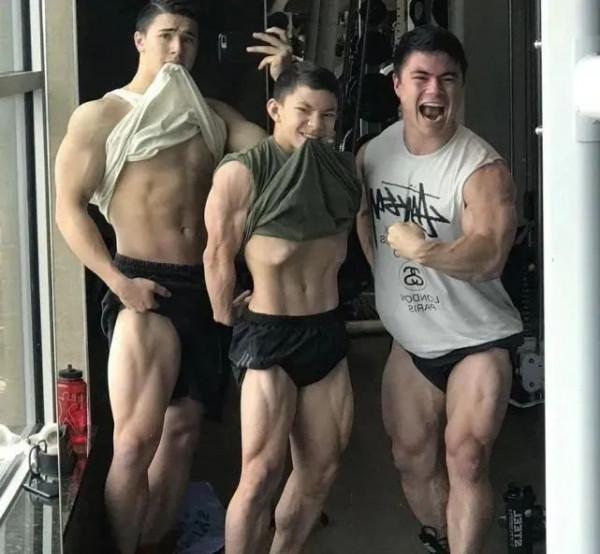 4年過去，“迷你施瓦辛格”怎麼樣了？網友：健身果然長不高