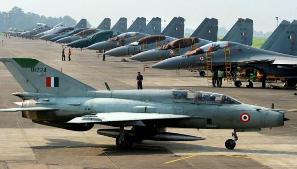 印軍戰機貼臉開上邊境！壯膽行為和龍王比寶，起飛即被解放軍鎖定