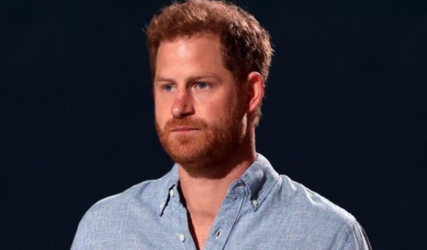 查爾斯深陷輿論哈里還要落井下石，女王贊同讓他和梅根“閉嘴”