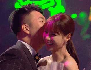 沈夢辰又不好好穿衣,非要將毛衣撕開一半玩另類,不過卻意外好看 沈夢辰又不好好穿衣,非要將毛衣撕開一半玩另類,不過卻意外好看