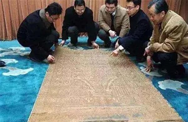 2008年，9萬買進的乾隆“裹屍布”被6500萬拍賣，2年後翻至1.3億