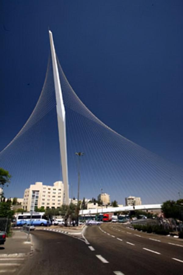 聖地亞哥-卡拉特拉瓦(Santiago Calatrava) 聖地亞哥-卡拉特拉瓦(Santiago Calatrava)