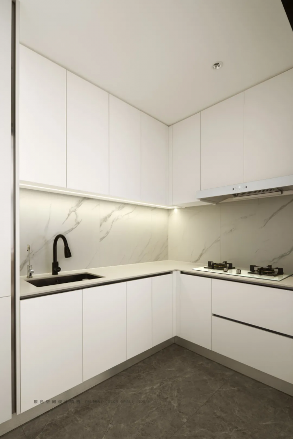 130平現代簡約風 | 為了一個新沙發，我創造了一個新家，