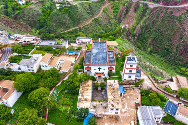 瀾滄江邊上的天主教堂