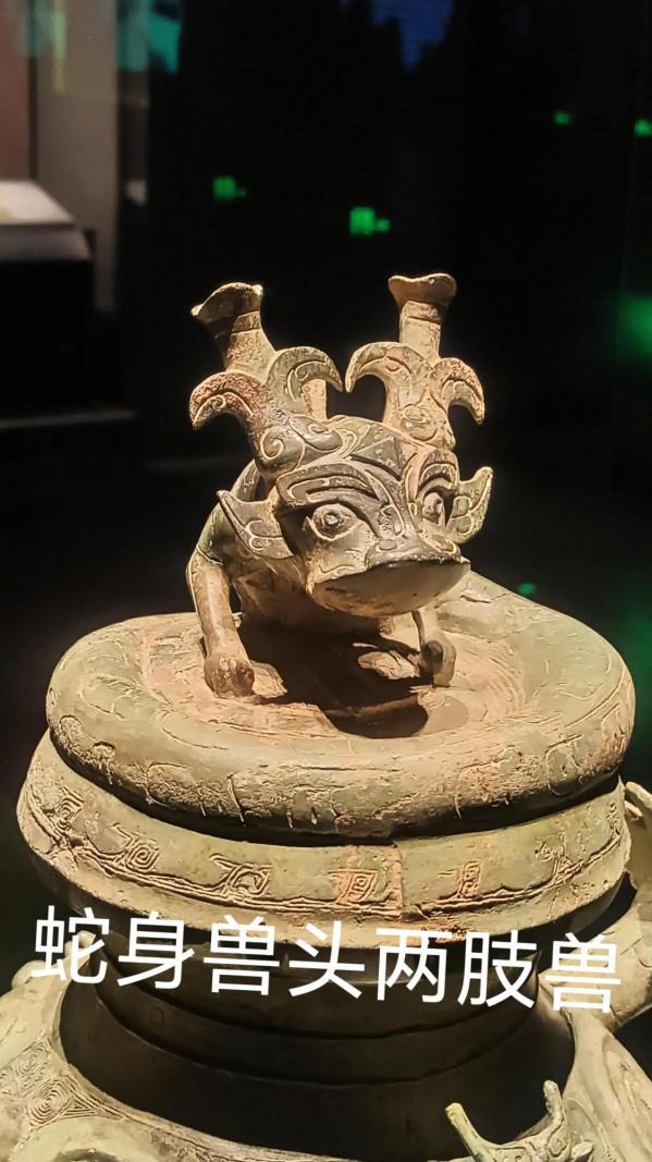 古楚人認得清楚，龍就是龍，豬就是豬。古代楚人就是龍鳳圖騰