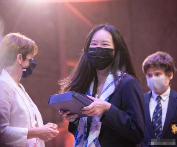 趙文卓女兒國外獨自慶生！曬美照清純動人，住宅華麗學費一年87萬