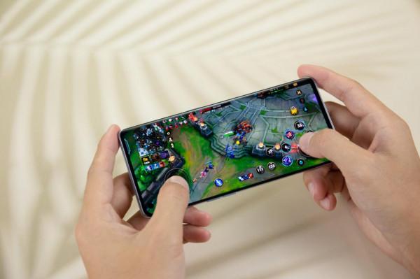 玩家久等的LOL手游上線，用Reno6超大杯上手體驗：高幀模式隨便浪