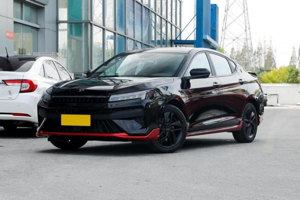 又一款運動家轎，1.5T爆184馬力，前後獨懸售價親民，實拍思皓曜