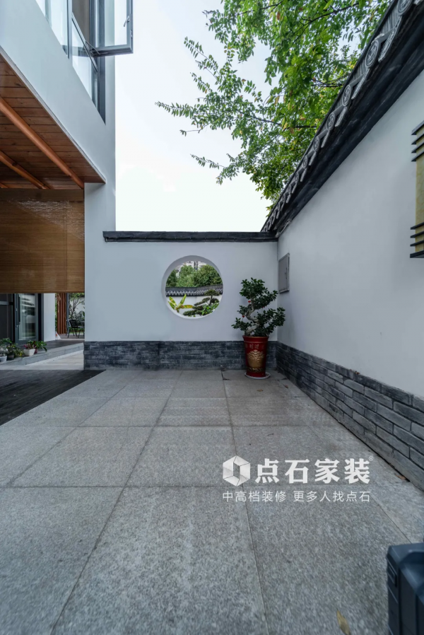 新中式風格實景案例 | 白牆灰瓦,含香藏韻,撫一曲國風詩韻 新中式風格實景案例 | 白牆灰瓦,含香藏韻,撫一曲國風詩韻