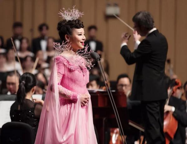 盲人歌手劉賽:爆紅後嫁河南農村,倒貼2套房,將公婆當孩子寵 盲人歌手劉賽:爆紅後嫁河南農村,倒貼2套房,將公婆當孩子寵