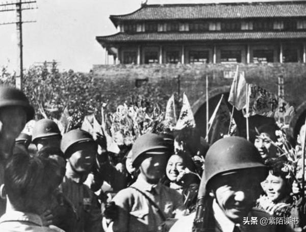 1949年，田家英從紙簍裡撿了一首詩，14年後毛澤東竟把它收入詩集