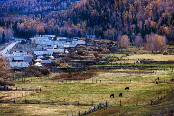 9月去正好！適合小住幾日的8座絕美古鎮，人少景美，清幽安逸