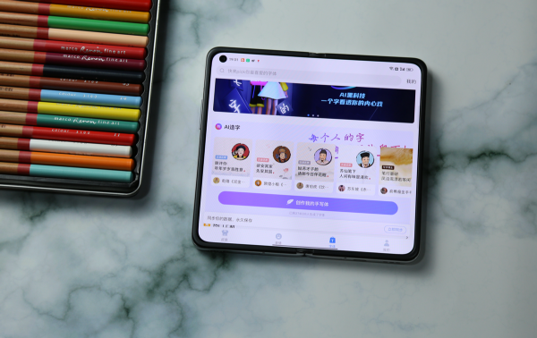 文字輸入新體驗，OPPO Find N：將螢幕彎折進行打字你見過嗎？