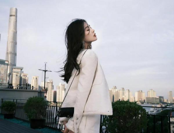 劉詩詩天台大片 這個畫風絕了